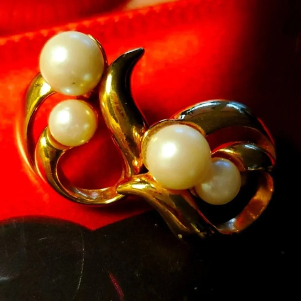 Vintage pearls and gold tone earrings